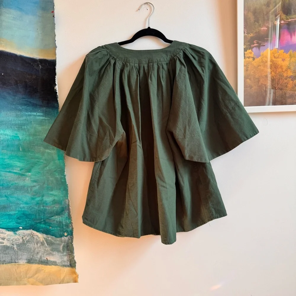 Pomander Place Finley flutter sleeve top green Large - Picture 5 of 6